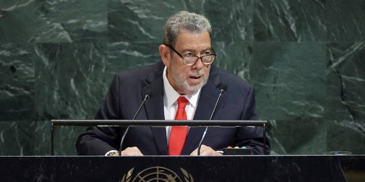 Otro régimen socialista de dos décadas se viene abajo y la izquierda radical se tambalea