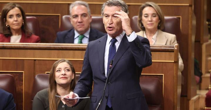 Feijóo tacha a Sánchez de “peligroso para la democracia” mientras el presidente defiende al fiscal general