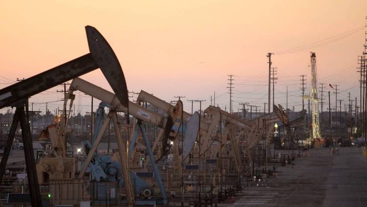 Petróleo sube tras caída de reservas en EU