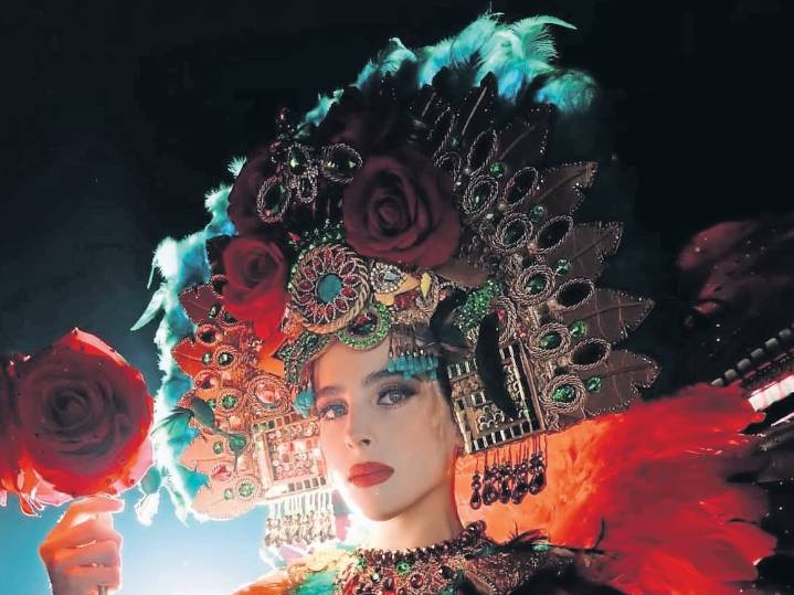 Fátima pasea segura en Miss Universe