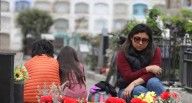 Familias limeñas visitan el cementerio El Ángel por el Día de Todos los Santos fotos últimas