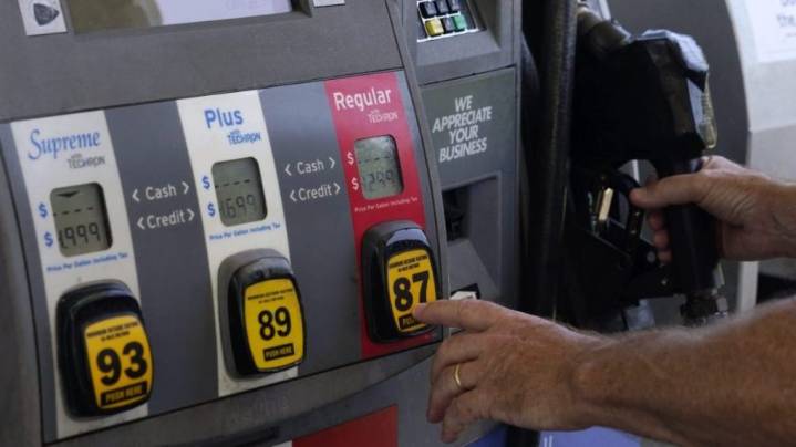 Arkansas gas prices hold firm ahead of Thanksgiving travel season
