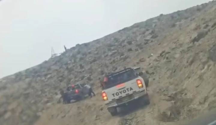Arequipa: Derrumbe de rocas interrumpe tránsito en tramo Atico