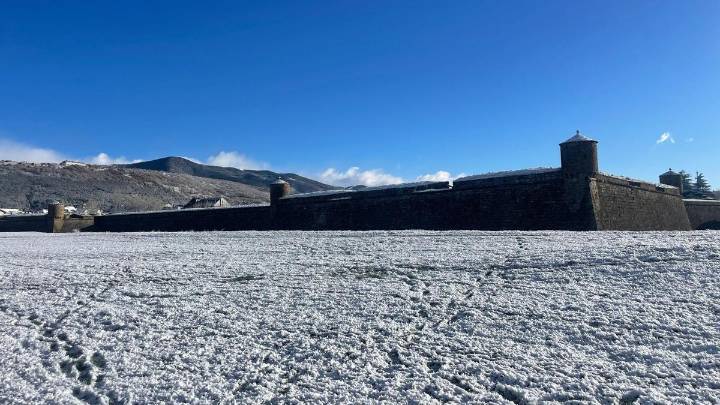 Tiempo en Aragón: la nieve obliga al uso obligatorio de cadenas en cinco carreteras de la comunidad