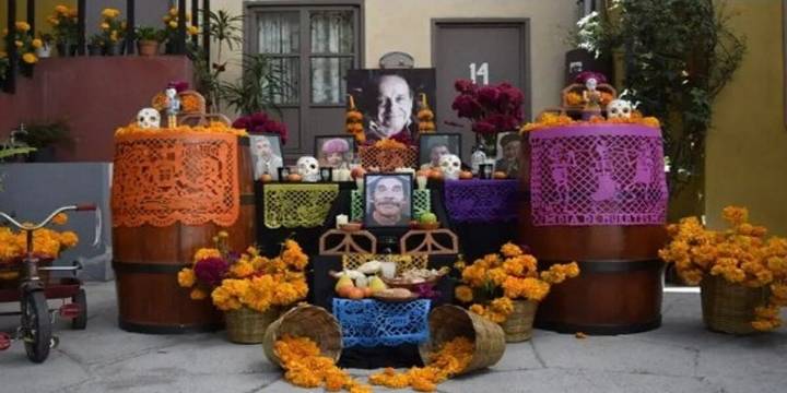Rinden homenaje a actores de El Chavo de 8 por Día de Muertos