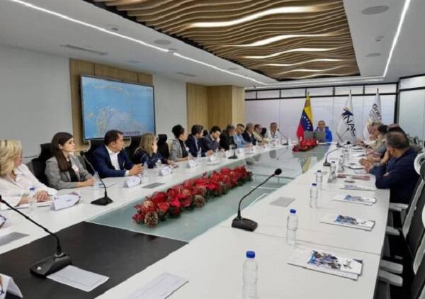 Gobierno y aerolíneas garantizan continuidad de operaciones aéreas