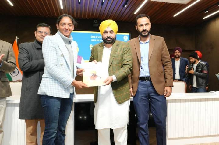 Harmanpreet Kaur to wait for promotion to SP despite World Cup glory; Punjab to reward 3 cricketers Rs 1.5 crore each