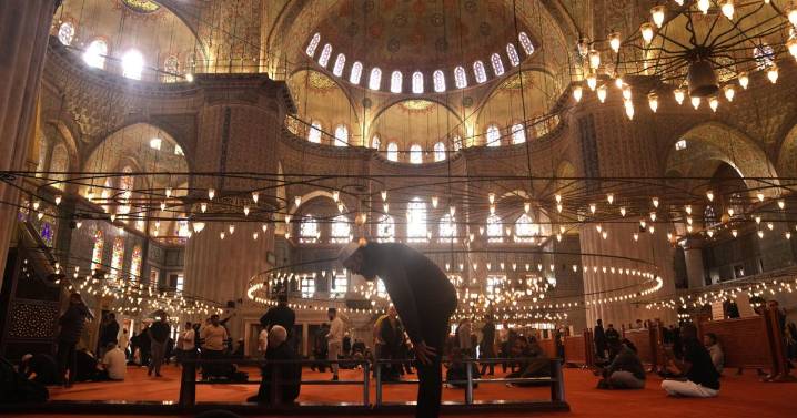 Pope Leo XIV opens first foreign trip with visit to Turkey that highlights religious, political ties