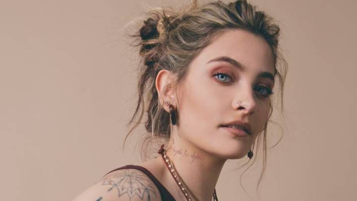 Paris Jackson revela que el consumo de drogas le perforó su tabique nasal