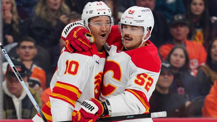 Jonathan Huberdeau scores twice to lift Flames over Flyers