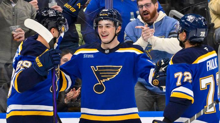 Dalibor Dvorsky scores 1st NHL goal as St. Louis Blues win