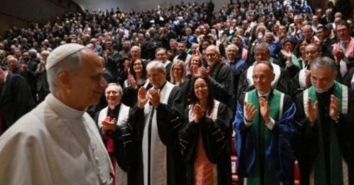 Papa León XIV advierte que el mundo corre el riesgo de caer en un vacío cultural