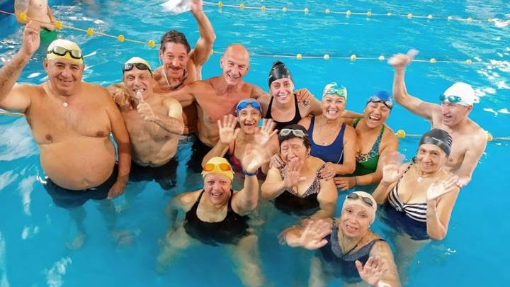 El particular ejercicio recomendado para mayores de 65 años que promete fortalecer las articulaciones