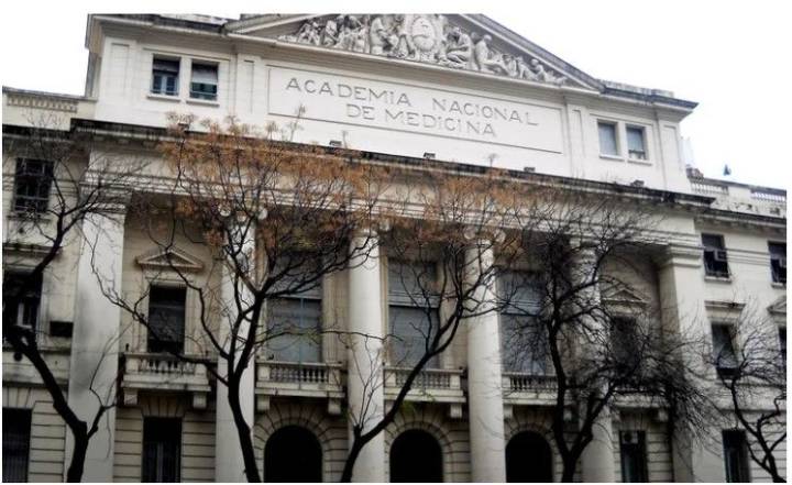 Cambio de género: duro rechazo de la Academia Nacional de Medicina a los tratamientos en menores de edad