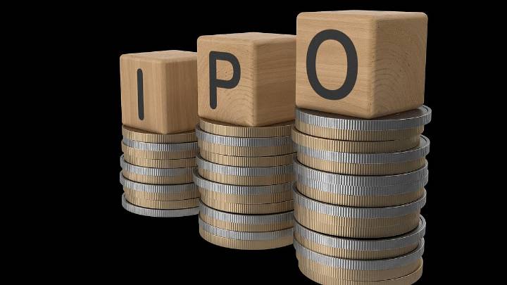 Amazon-Backed More Retail Picks Banks For $300 Million India IPO