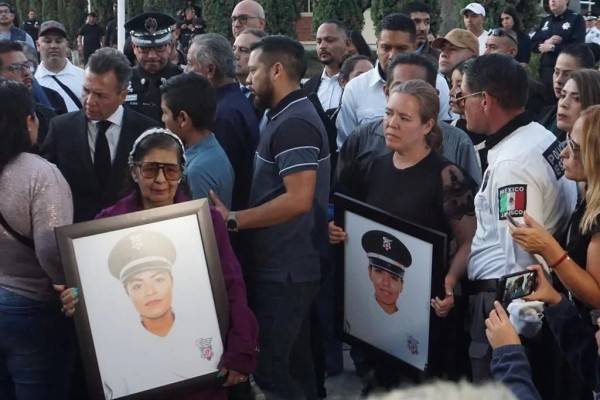 Rinden honores fúnebres a policías asesinadas en Jalisco