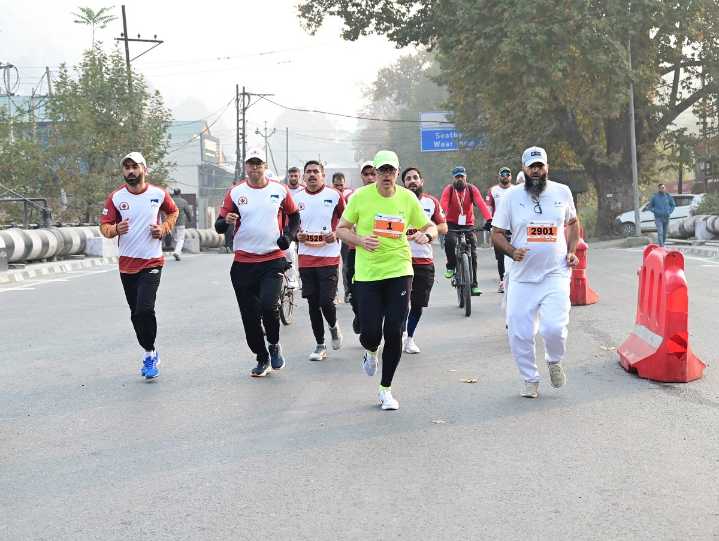 CM Omar Cheers Runners After Completing Kashmir Half Marathon