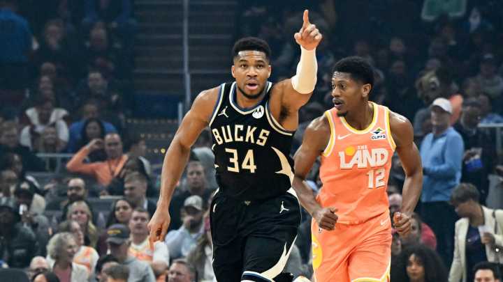 Bucks coach Doc Rivers expects Giannis Antetokounmpo to miss ‘probably 2 weeks’