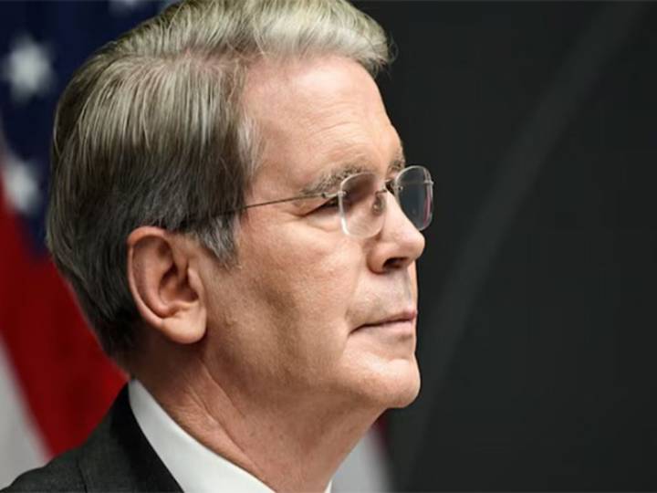 Treasury Secretary Takes Ringside Seat at Supreme Court Tariff Battle