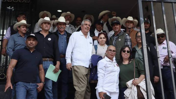 Productores del Frente de Rescate al Campo dialoga con Segob; reunión va para las 6 horas