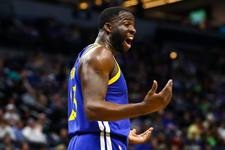 Deadspin | Reports: NBA scolds Draymond Green for engaging fan, but no fine