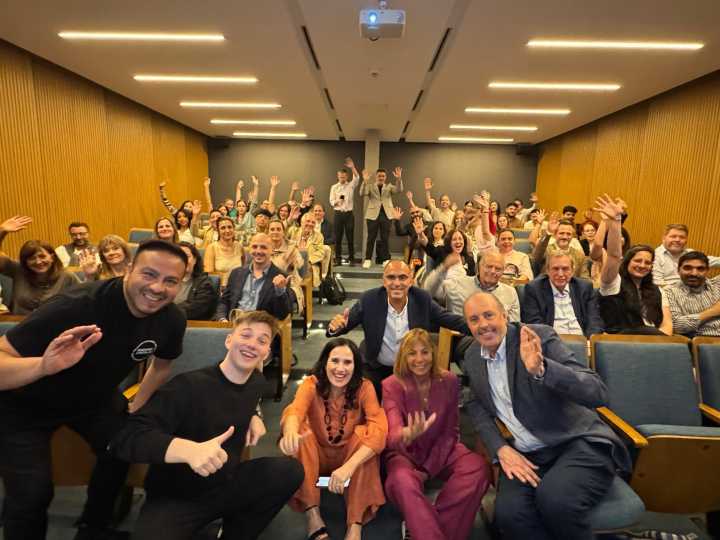 Cómo es el mega programa que capacitará a 100.000 personas en inteligencia artificial