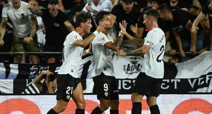 Partidos de hoy, viernes 21 de noviembre del 2025: resultados, horarios, canales TV y dónde ver fútbol en vivo