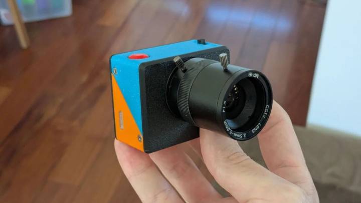 One techie has built a camera out of an old Logitech gaming mouse, and it's inspired by the Game Boy Camera