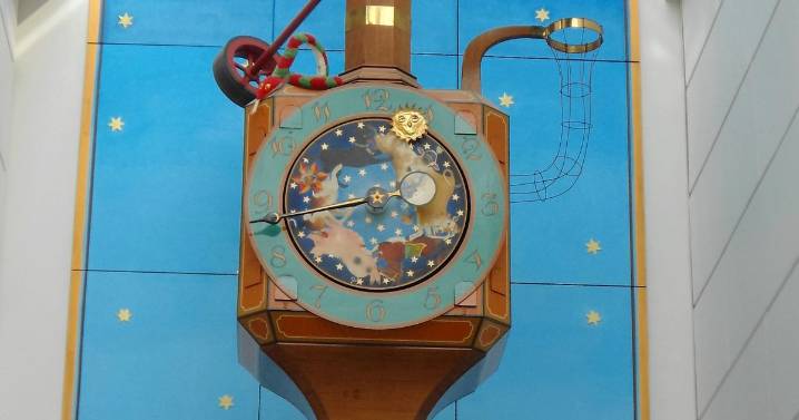 It's back! Cheltenham's Wishing Fish Clock returns with bubbles and the chimes