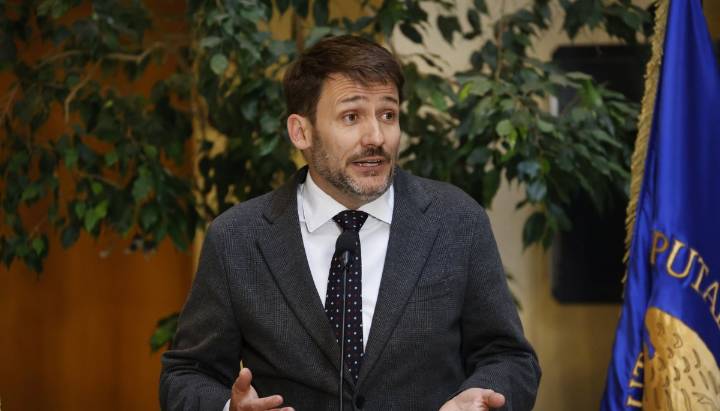 Comisión revisora de la acusación constitucional contra Pardow cita a doble sesión para este viernes