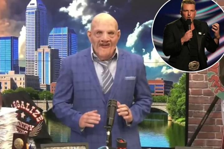 Pat McAfee takes shot at 'old sports media man' with Halloween costume