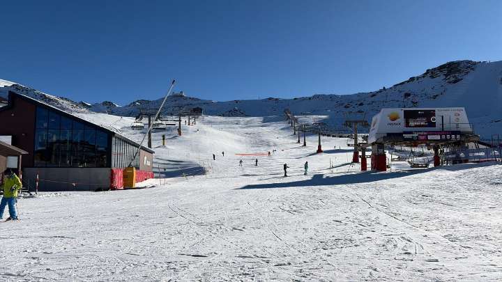 Sierra Nevada abre temporada con más de 2.000 visitantes
