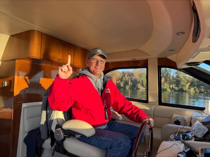 OU fan sails to Knoxville to cheer on Sooners