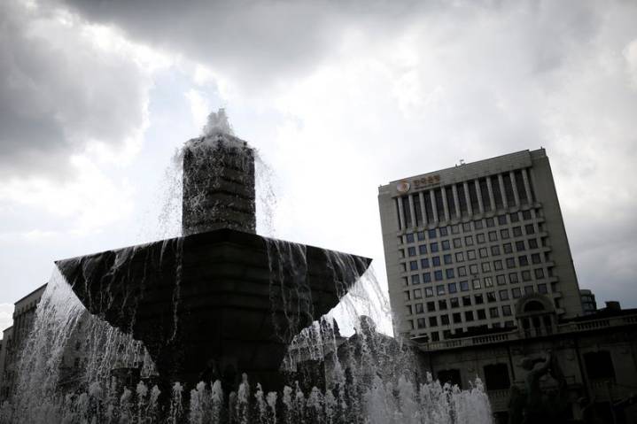Bank of Korea board members cautious about rate cuts, minutes show