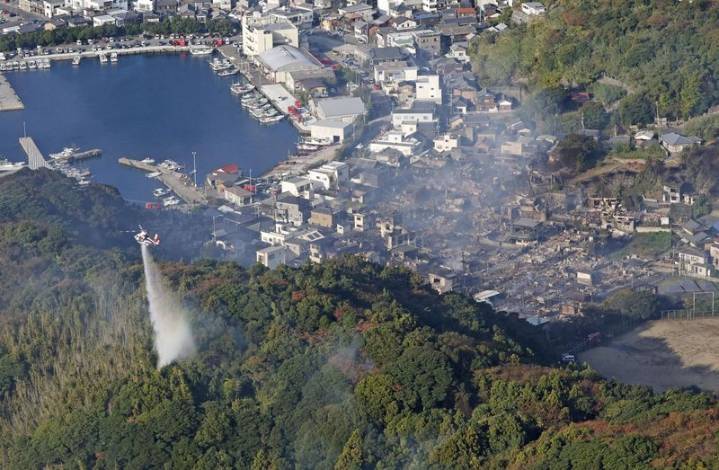 Fire razes 170 buildings in southern Japan, one missing