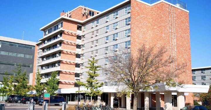 Fire forces evacuation of U of I residence hall