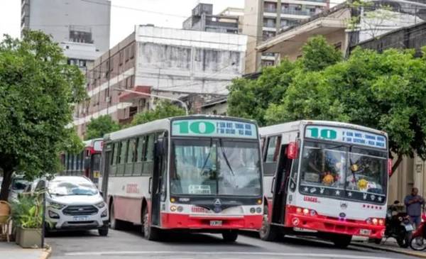 Sigue el paro de colectivos en Tucumán y podría prolongarse al lunes