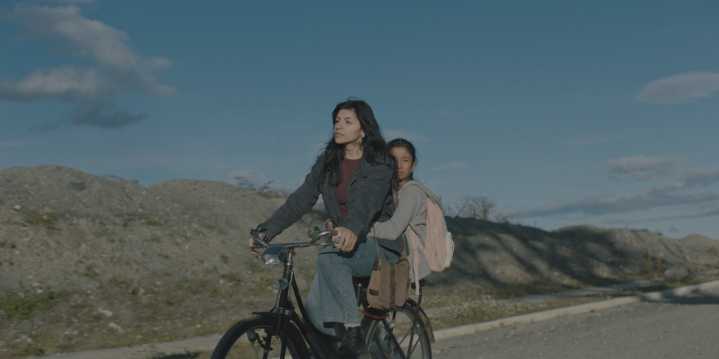 Debut de Cazzu Triunfa en Mar del Plata con ‘Risa y la Cabina del...