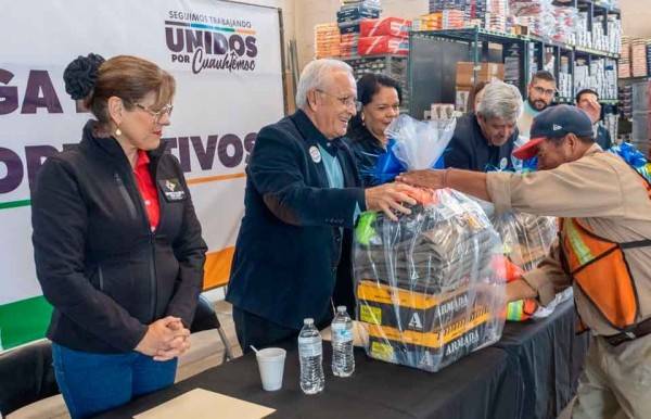 Entregan uniformes a personal operativo del Municipio de Cuauhtémoc