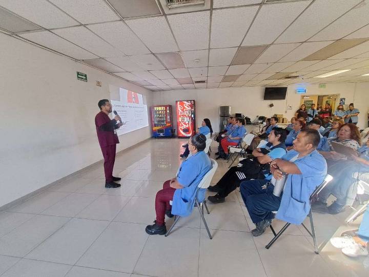 Capacitan a empleados de maquila sobre prevención de alcoholismo