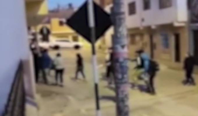 Van a buscar a escolar y lo atacan con un sable en SMP: menor fue herido en el brazo