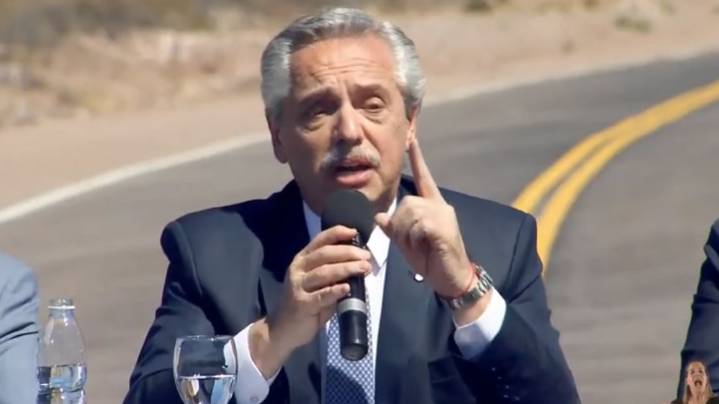 Alberto Fernández defendió a Rosario Central y respaldó la gestión de “Chiqui” Tapia