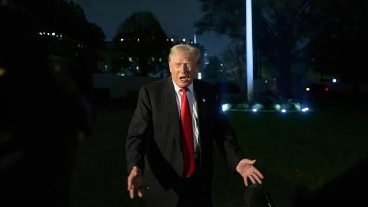 Trump: "Los demócratas tratan de sacar a relucir el bulo de Jeffrey Epstein"