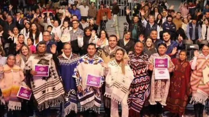 Jerecuarenses destacan en concurso nacional de sarape en Querétaro