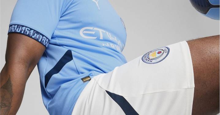Manchester City fans can grab home shirts for £6 using Black Friday double deal