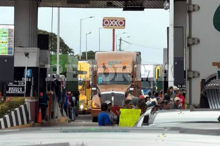 Bloquean cañeros Sader y carreteras; urgen plan de rescate