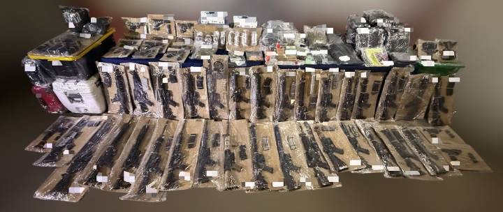 Caen 2 capos del CJNG en QR con armas y equipo táctico