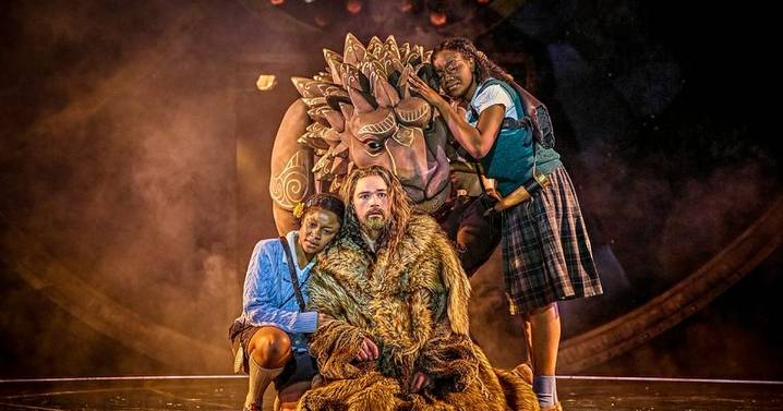 AD FEATURE: Puppetry roars back to Salford as The Lion, the Witch and the Wardrobe enchants Lowry this Christmas