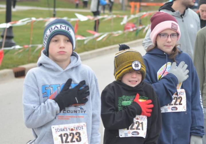 Runners brace the weather in Orland Park's cold Turkey Trot