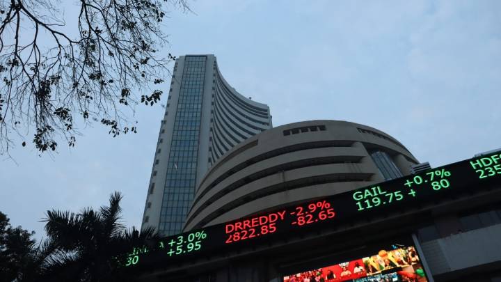 Stock Market Updates: Sensex, Nifty Flat; MidCap Stocks Gain; IT, Realty Lead